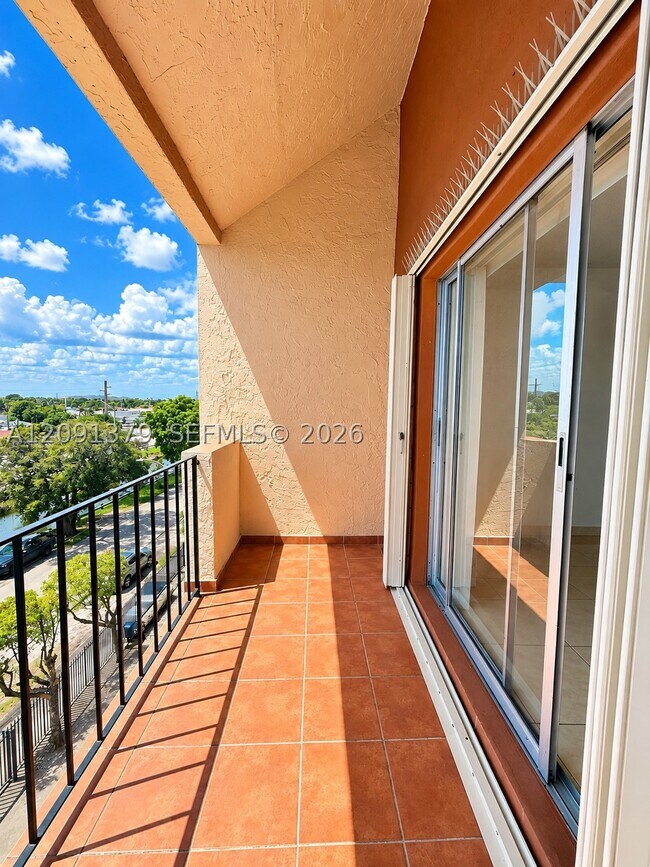 Building Photo - 1075 W 68th St