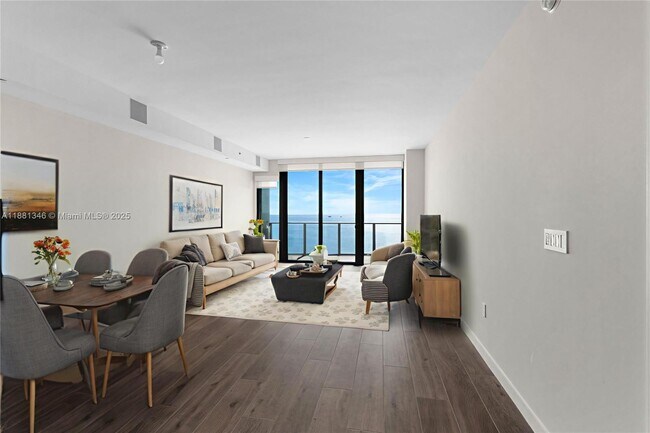 Building Photo - 1116 N Ocean Blvd