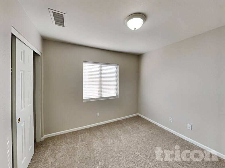 Building Photo - 5206 W Pecan Rd