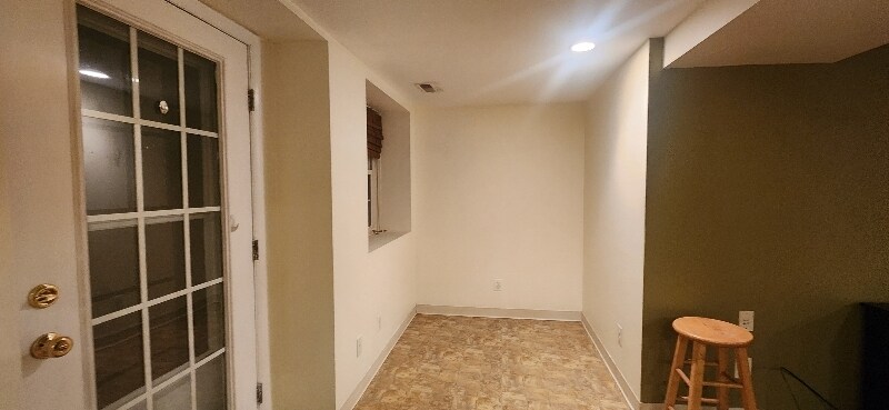 Building Photo - 702 Plum St SW