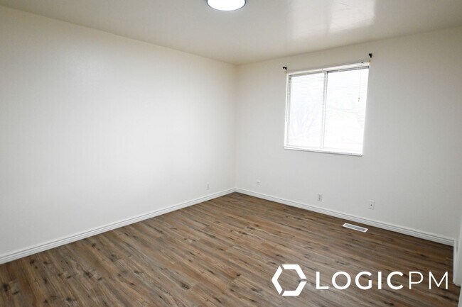 Building Photo - 6492 Fernbrook Dr