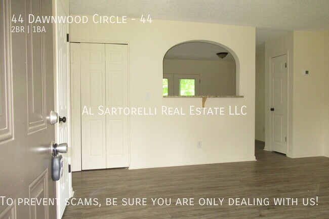 Building Photo - Pet Friendly Condo close to town and ready...