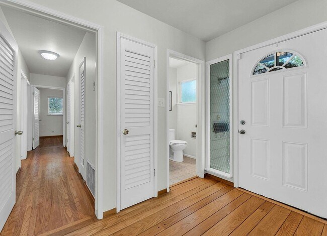 Building Photo - 8425 Pioneer Dr