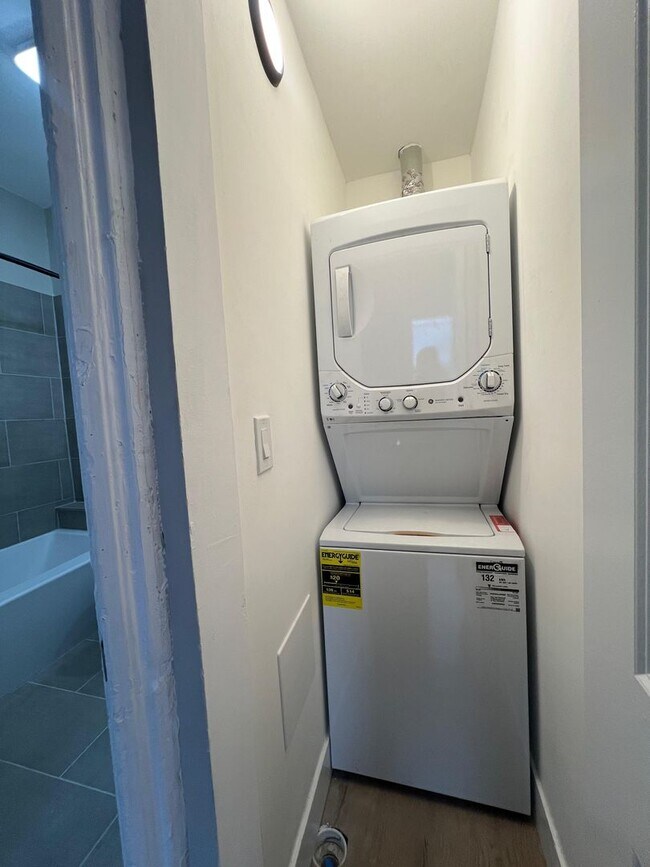 Building Photo - 2249 W Cermak Rd