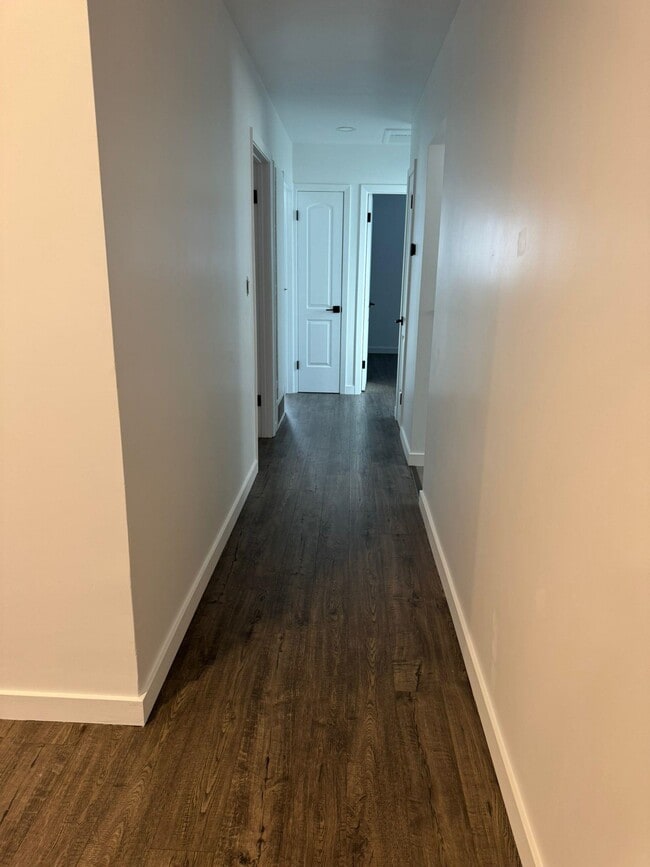 Building Photo - 317 Tennyson Rd