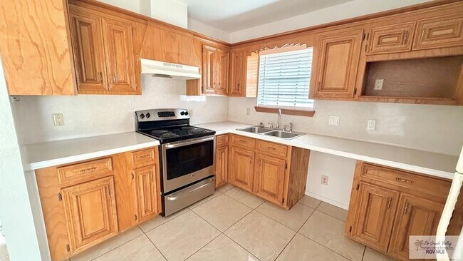 Building Photo - 1587 Pinion Dr