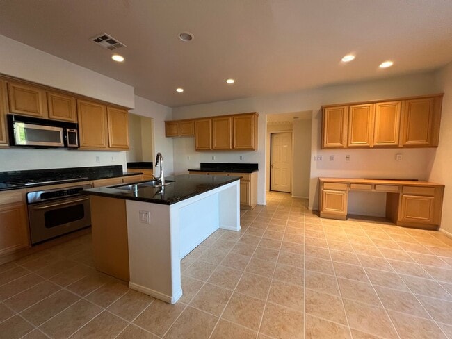 Building Photo - Breathtaking 2 Story Home Built in 2005 with 3279 sq. ft. in West Lancaster