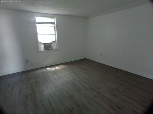Building Photo - 1061 W 33rd St