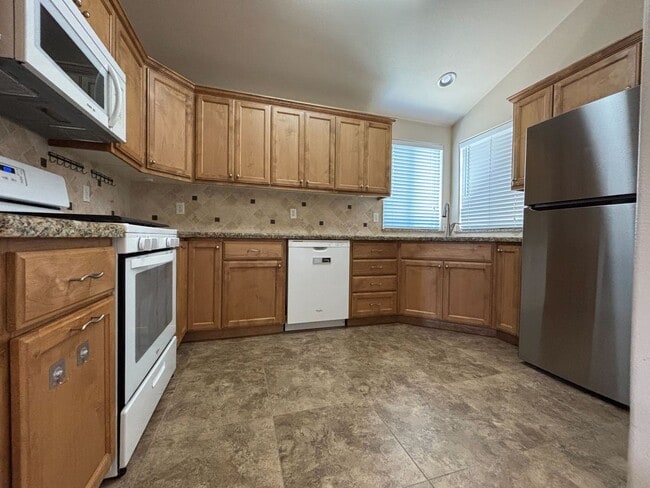 Building Photo - Beautiful 3-Bedroom Home in Sought-After C...