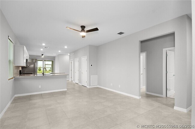 Building Photo - 10214 SW Captiva Dr