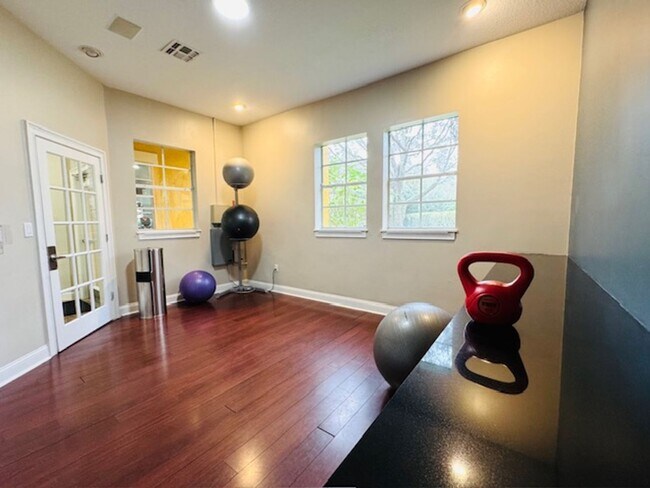 Building Photo - Stunning 2/2 Condo For Rent in Mirabella - Superb Location!