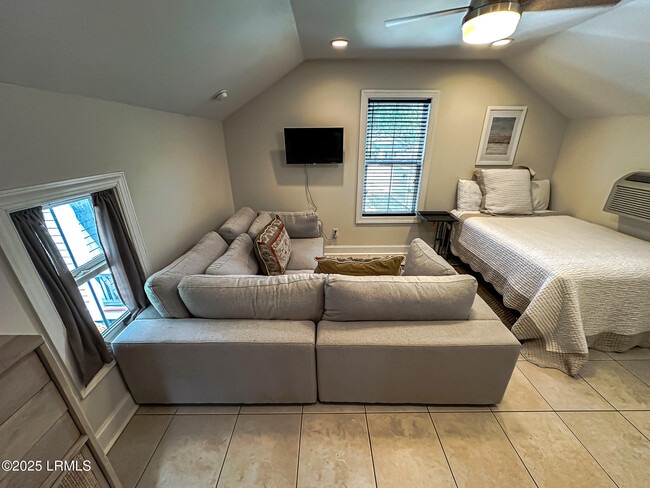 Building Photo - 6 Carolina Village Cir
