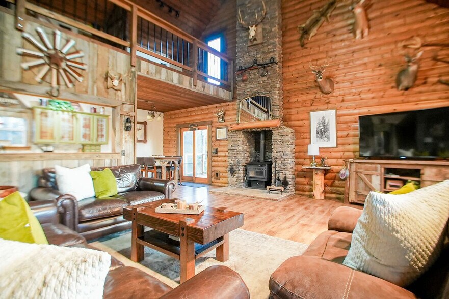 Primary Photo - 3269 Dead Horse Mountain Rd