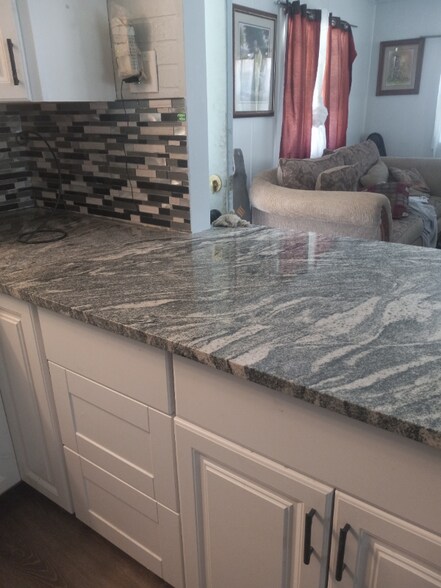 Building Photo - 10 9th Ave