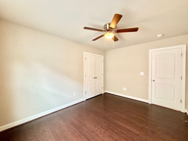 Building Photo - Gorgeous Home in Town Center Virginia Beach!