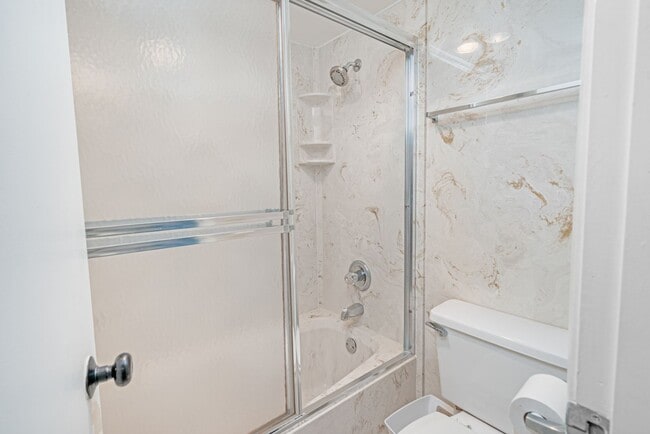 Building Photo - Fully Furnished 2-Bedroom, 2-Bath Beachfront Condo