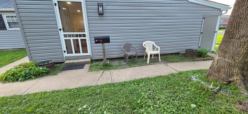 Building Photo - 335 N Main St