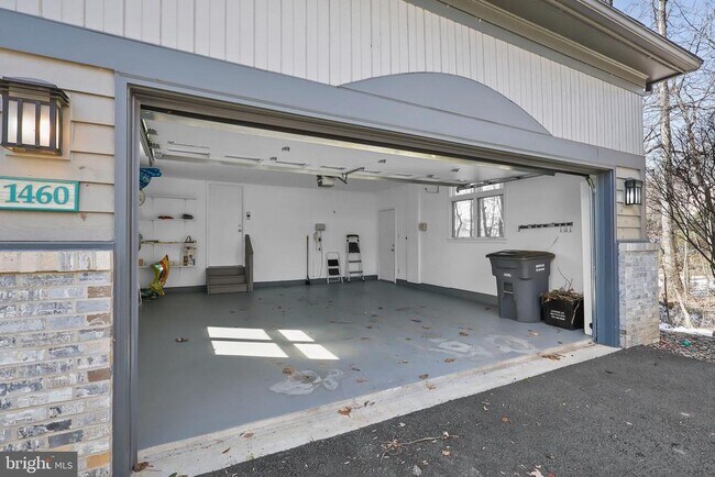 Building Photo - 1460 Waterfront Rd