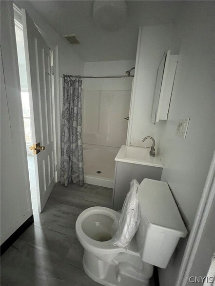 Building Photo - 229 Kellogg St