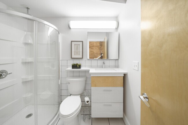 Building Photo - 122 W Elder St