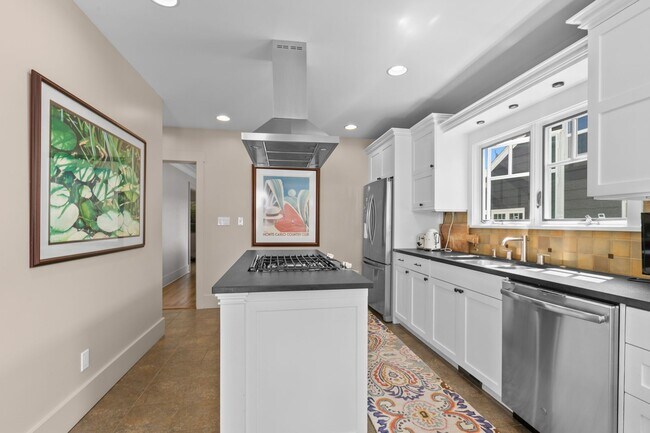 Building Photo - 3bd/1.75ba Seattle Home