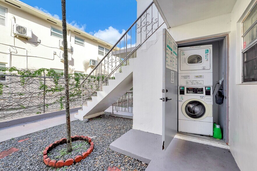 Building Photo - 8276 NE Miami Ct