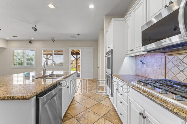 Building Photo - 34677 Desert Rd