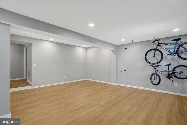 Building Photo - 6063 Hydrangea Dr