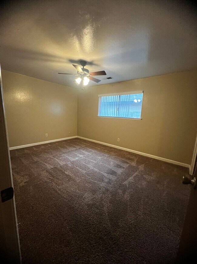 Building Photo - 1116 N Gem St