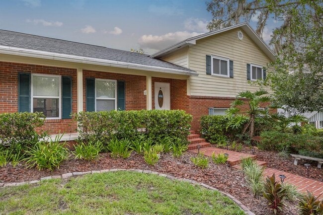 Building Photo - 2026 NW 19th Ln