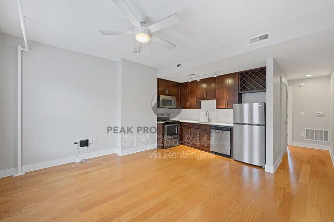 Building Photo - 412 E 13th St