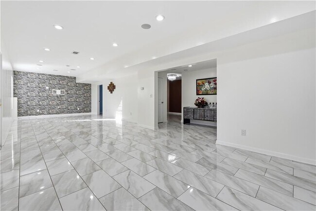 Building Photo - 348 Santa Anita Ave