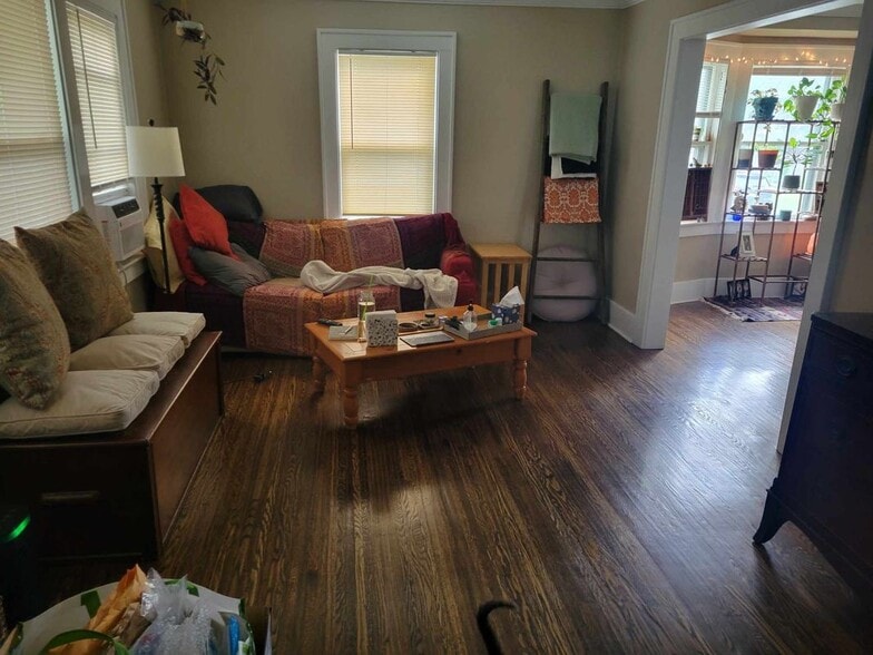 Primary Photo - 800 Grand Ave