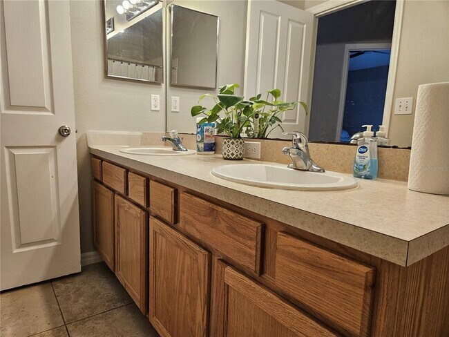 Building Photo - 24415 Summer Wind Ct