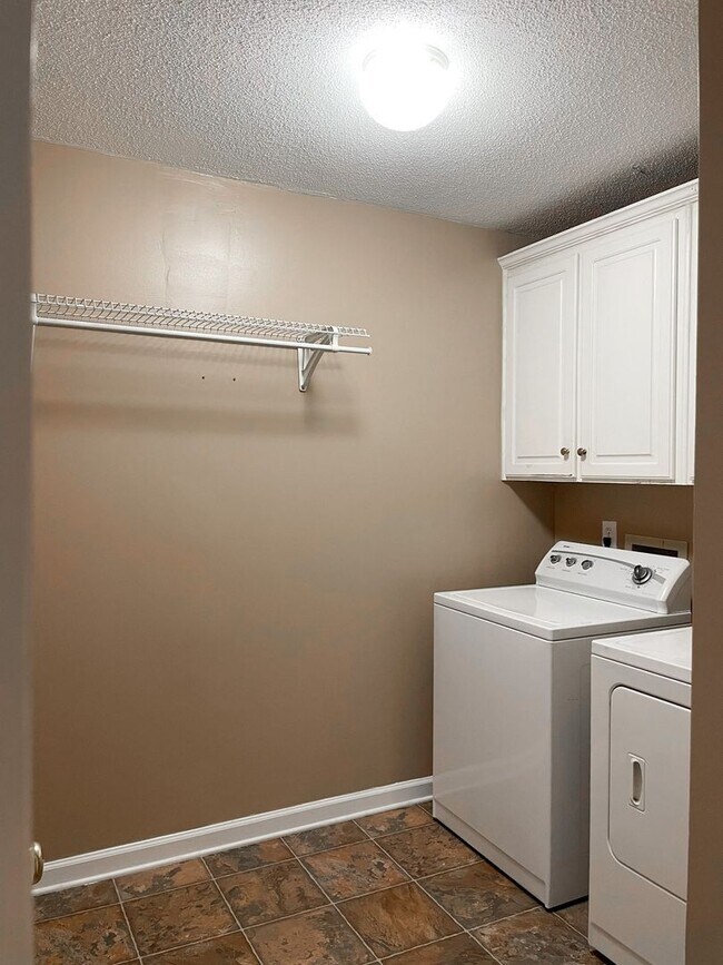 Building Photo - 23 Flat Trail Ct