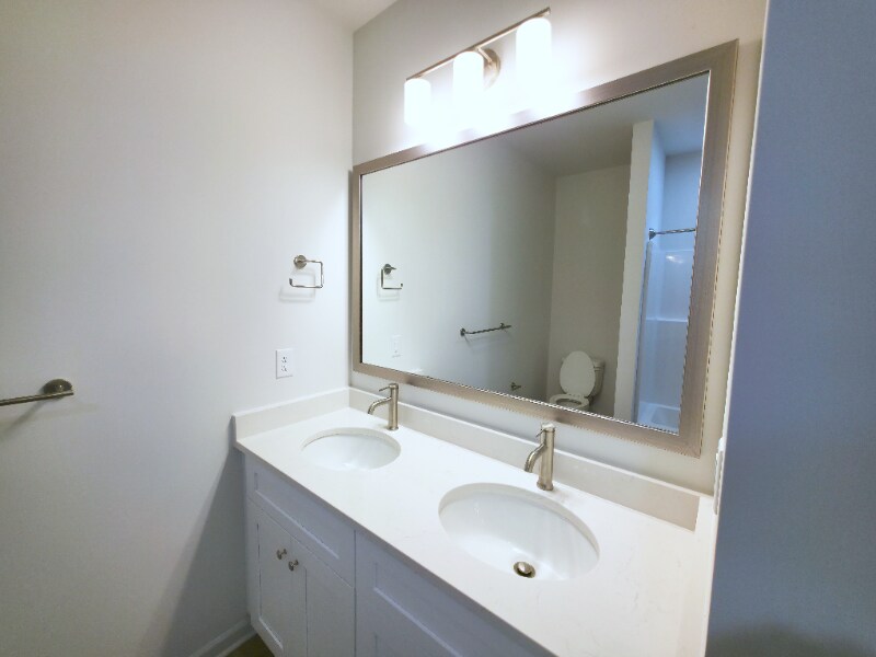 Building Photo - 4230 Acorn St