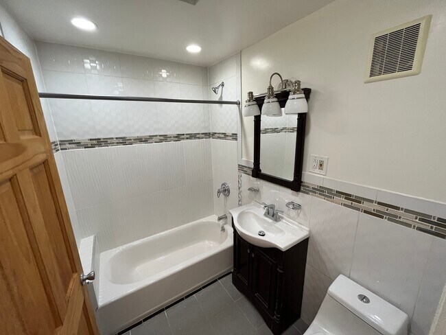 Building Photo - 3720 Bronxwood Ave