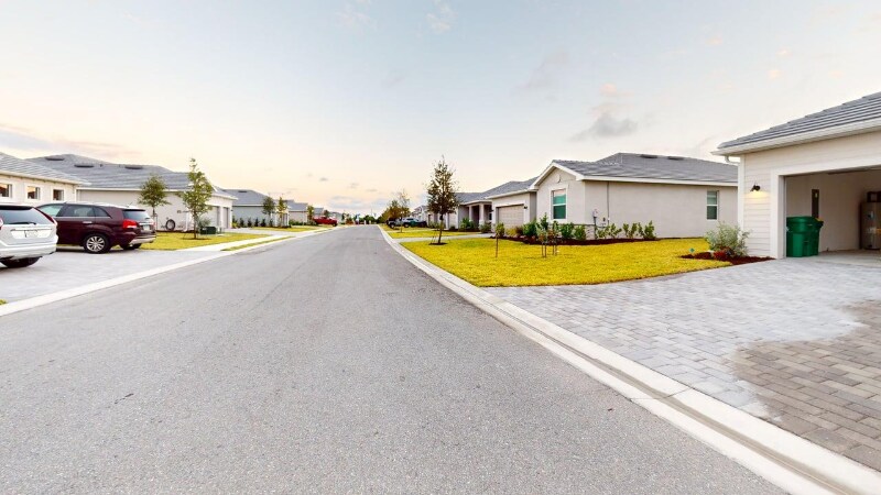 Building Photo - 7949 Lakes Edge Ln