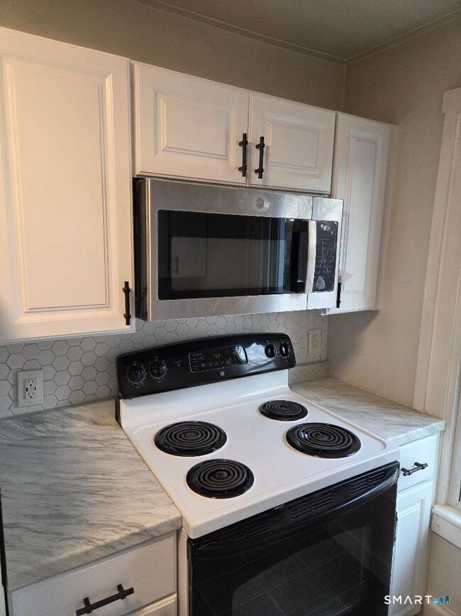 Building Photo - 72 Walnut St