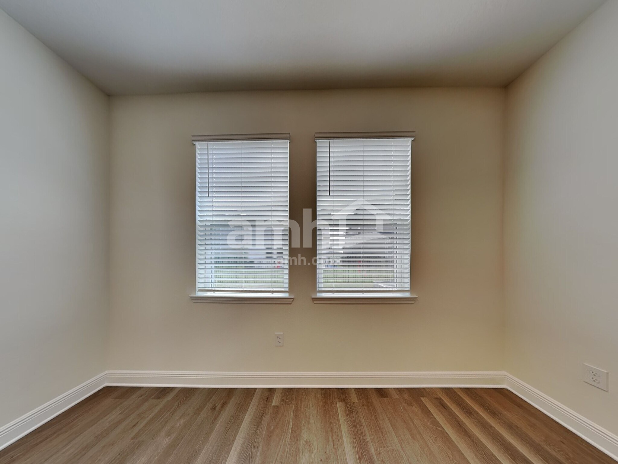 Building Photo - 5945 Sycamore Pl St