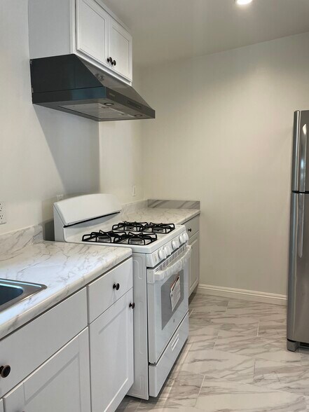 Building Photo - 6843 Vantage Ave