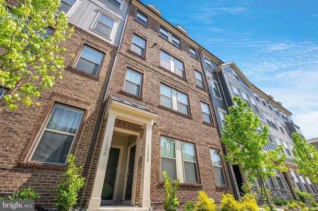 Building Photo - 1126 Madeira Terrace SE