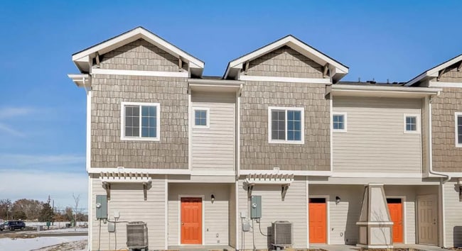 Building Photo - Stylish Townhome with Room to Relax & Ente...