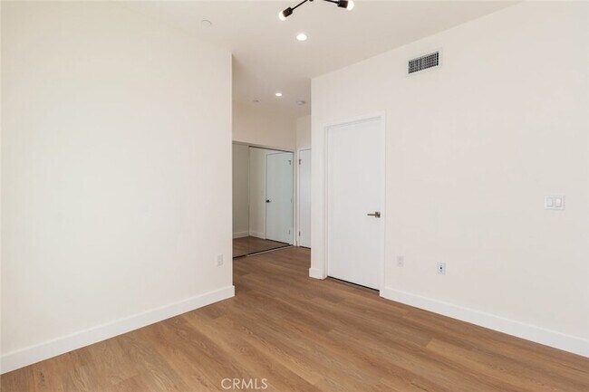 Building Photo - 1212 Viola Ave