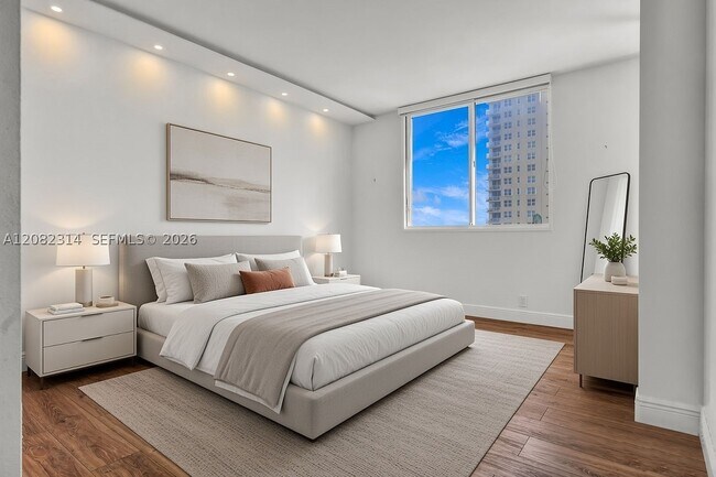 Building Photo - 520 Brickell Key Dr