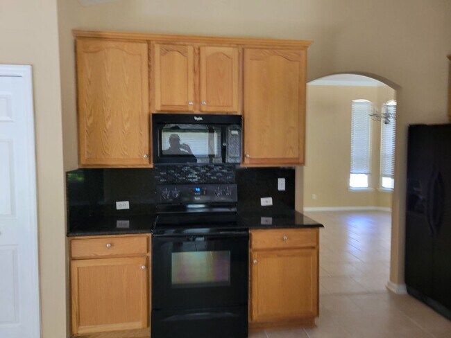 Building Photo - ***TWO WEEKS FREE*** Spacious 3 bed 2 bath Home for rent!