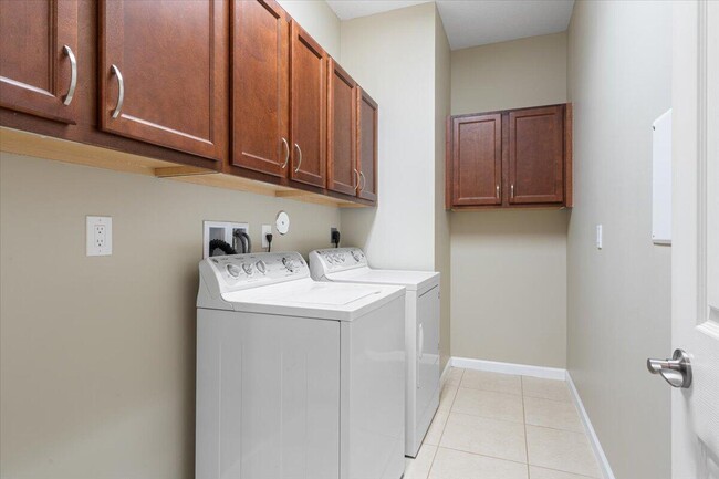 Building Photo - 12054 SW Bennington Cir