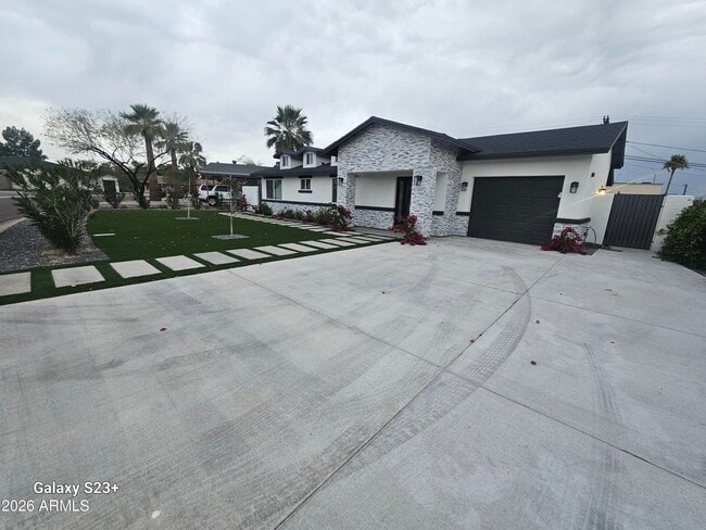 Building Photo - 2817 N 71st Pl