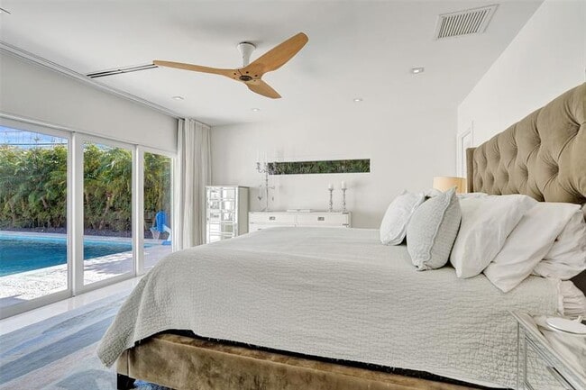 Building Photo - 2514 Yacht Club Blvd