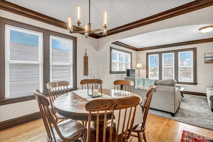 Building Photo - 817 Bell Ave